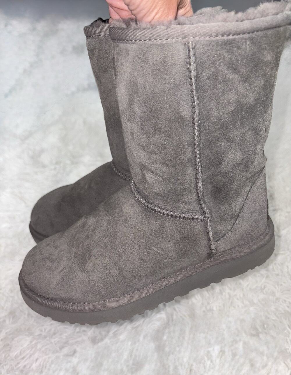 Ugg Women’s 6 Classic gray Furry Boots. Exc. Condition